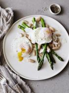 Poached eggs with asparagus, beans and goat's cheese